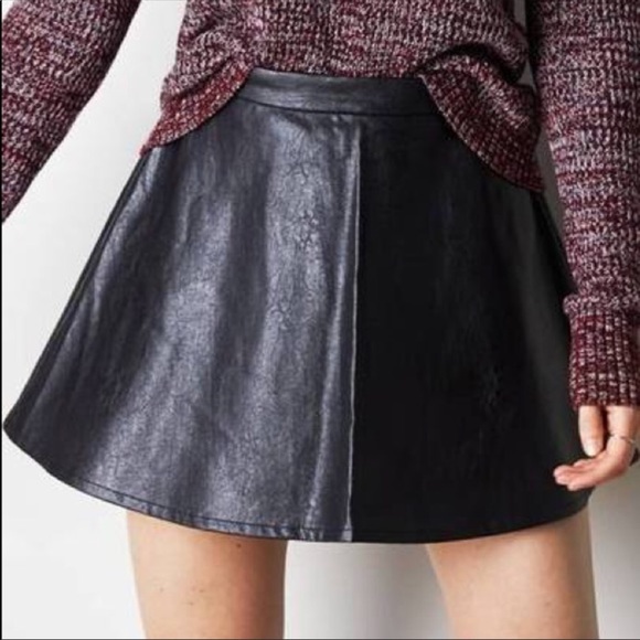 American Eagle Outfitters Dresses & Skirts - American Eagle Black Faux Leather Mini Skirt EUC